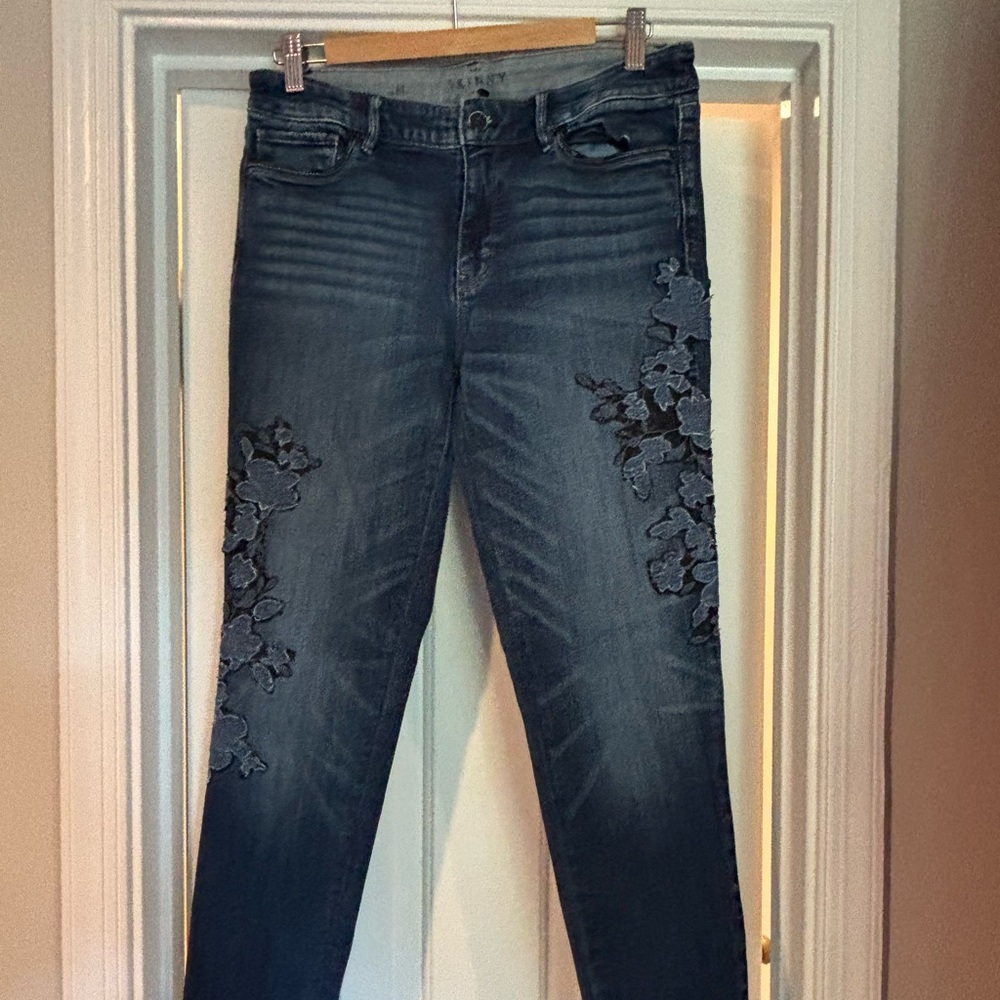 White House Black Market “The Skinny Jean”distressed dark denim size 8L